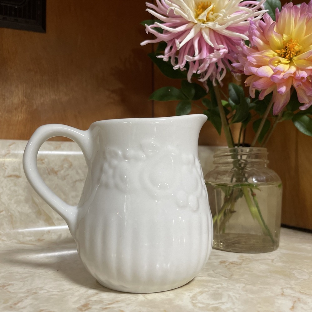 Libbey Tableware 4" White Pitcher Embossed Apples Grapes Pears Fruit‎ Porcelain
